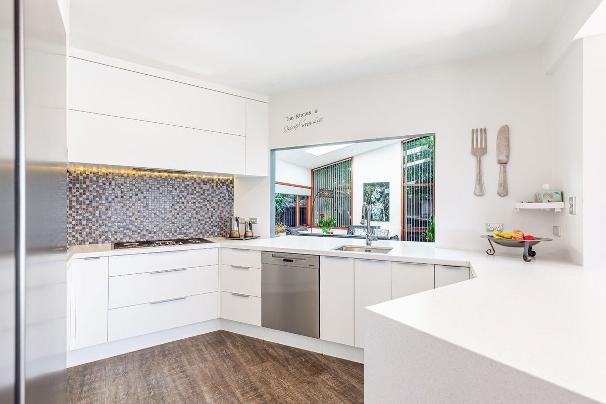 2 Okewa Road, Titirangi, Auckland - Carousel 2