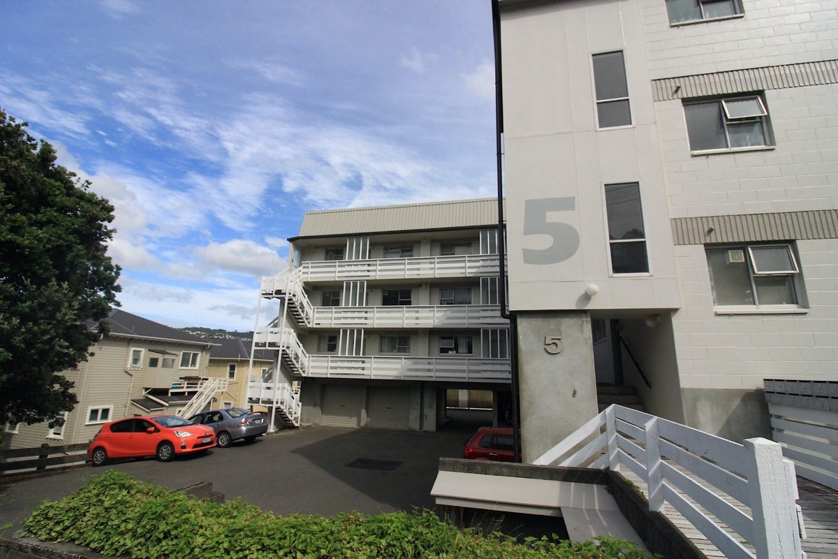 5 Hawker Street, Mount Victoria, Wellington - Carousel 9