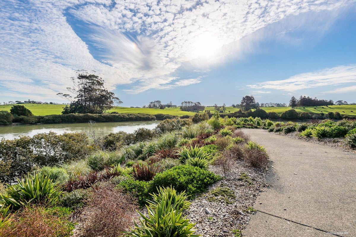 90 Hayfield Way, Karaka, Papakura - Carousel 1