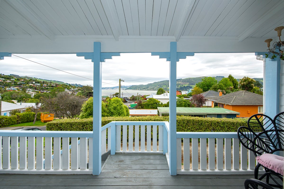 9 Dickson Street, Macandrew Bay, Dunedin - Carousel 1