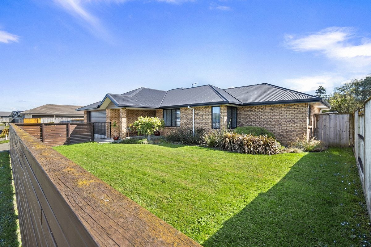 16 Chestnut Close, Kelvin Grove, Palmerston North - Carousel 24