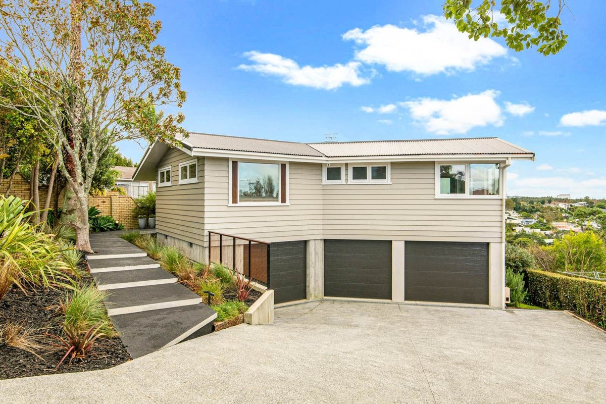 50 Exmouth Road, Northcote, Auckland - Carousel 1