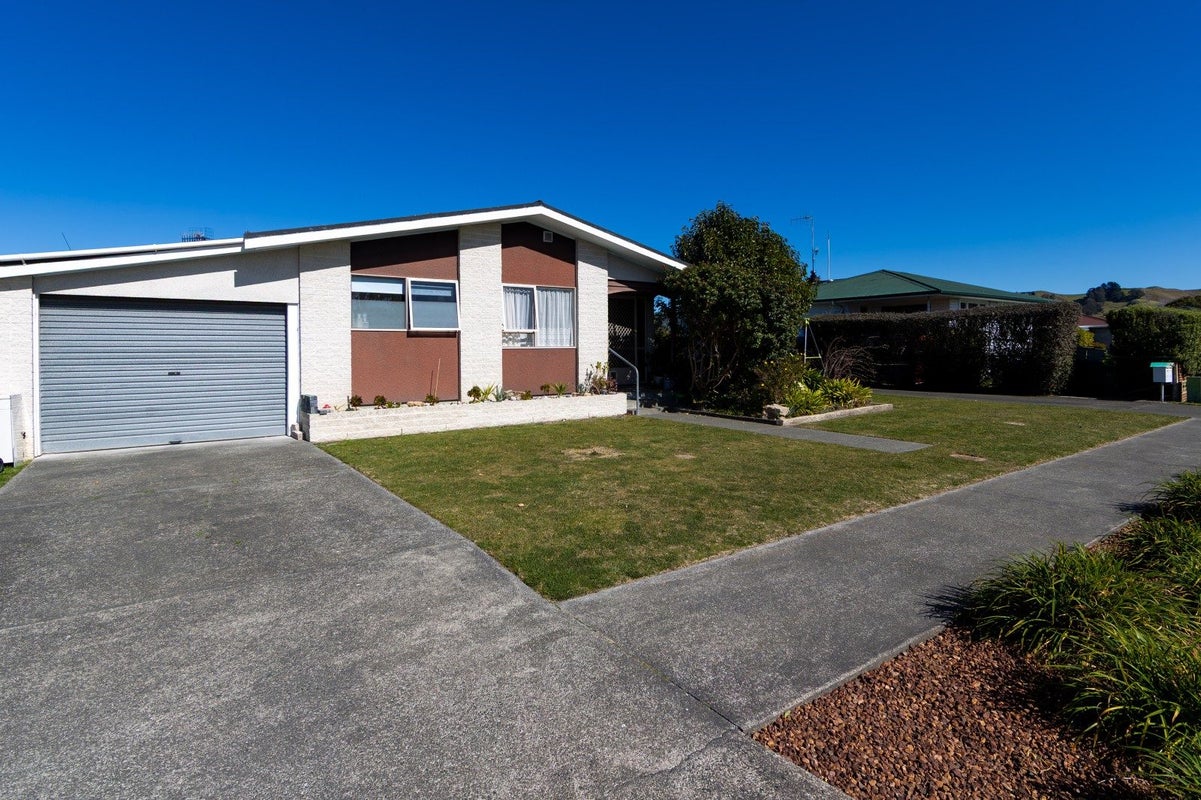 1/15 Gebbie Road, TARADALE, NAPIER - Carousel 1