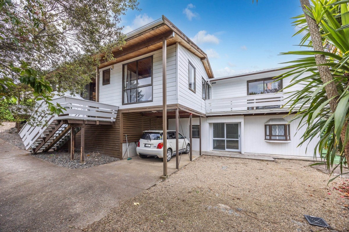 34 Kowhai Street, Hamilton Lake, Hamilton - Carousel 1