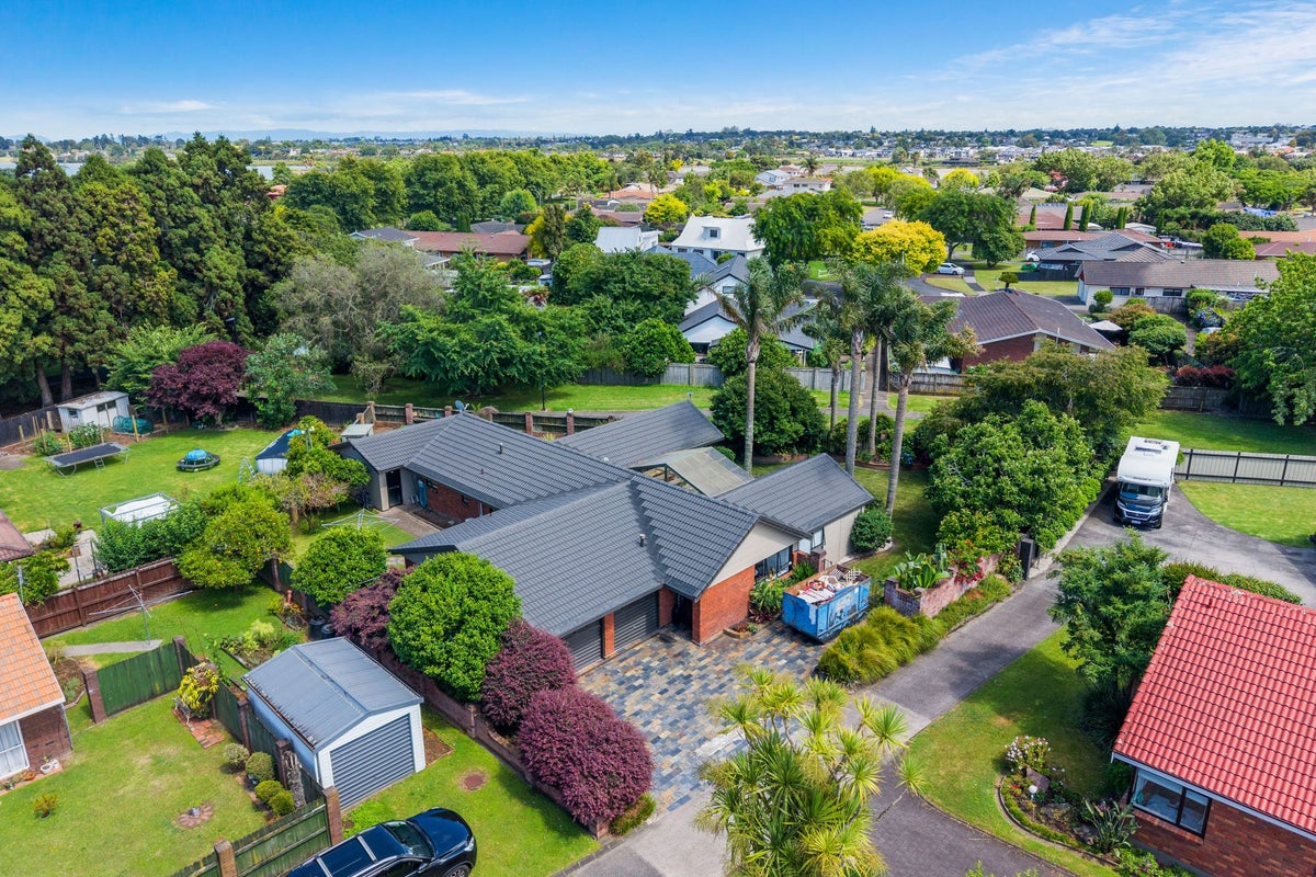 14 Talga Court, Conifer Grove, Takanini - Carousel 2