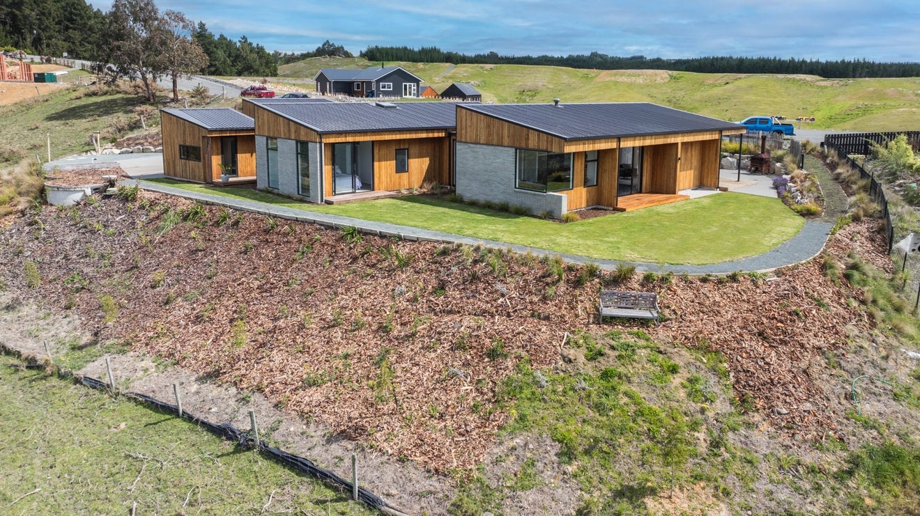 136 Redvale Road, Redwood Valley, Richmond - Carousel 1