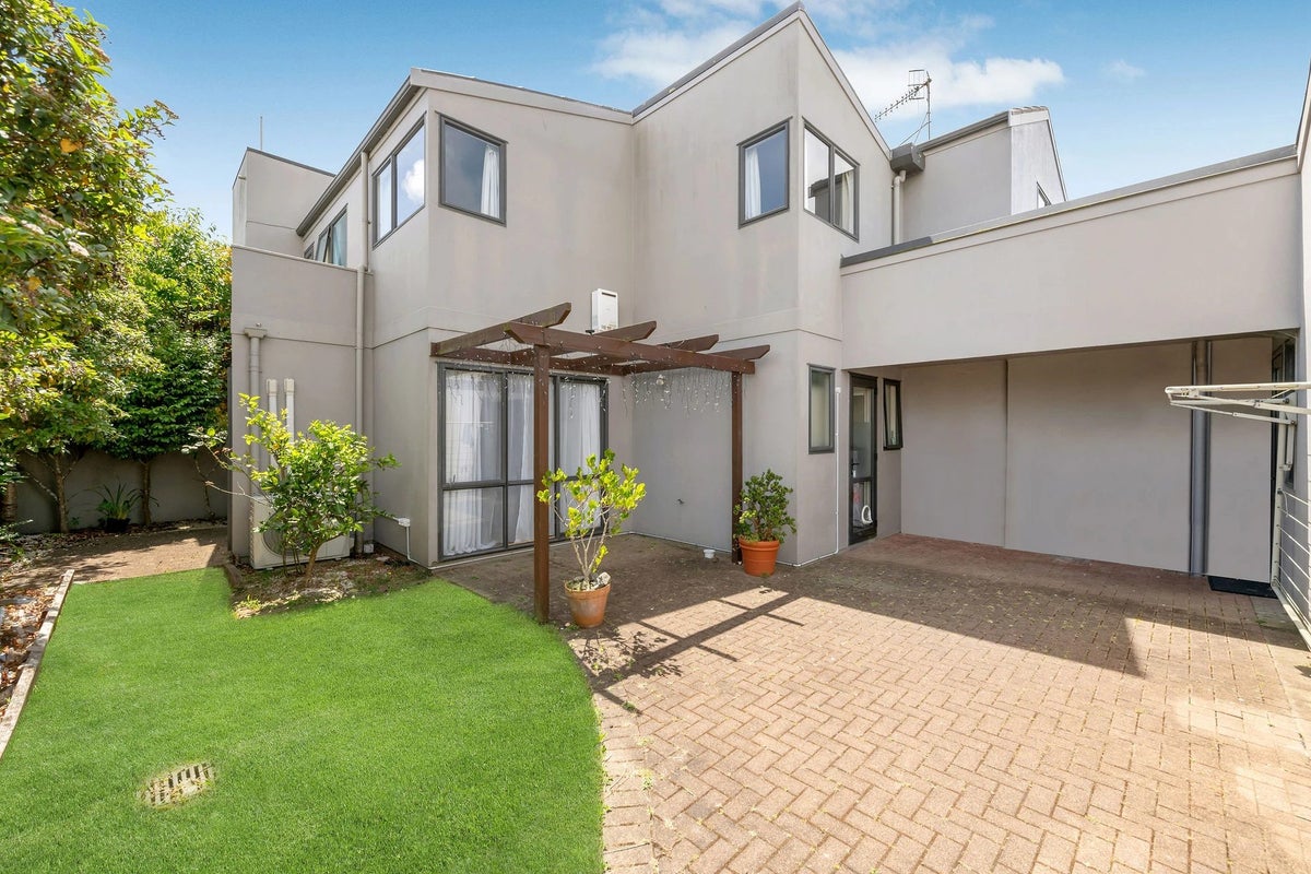 18 Faldo Drive, Golflands, Auckland - Carousel 2