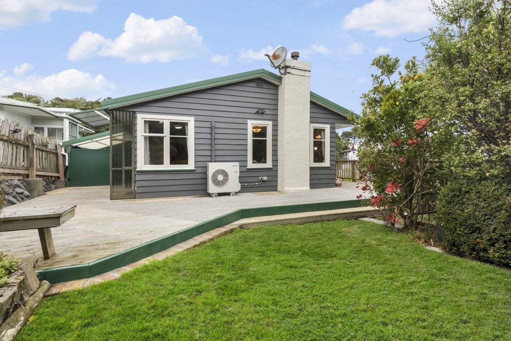 54 Salford Street, Newlands, Wellington - Carousel 1