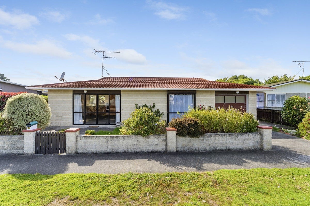 1/36 Te Rauparaha ST, Otaki, Otaki - Carousel 2