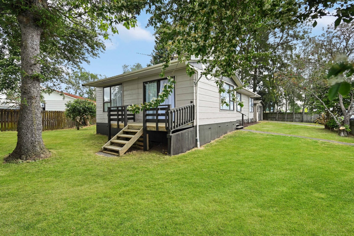 17 Crawshaw Drive, Nawton, Hamilton - Carousel 2