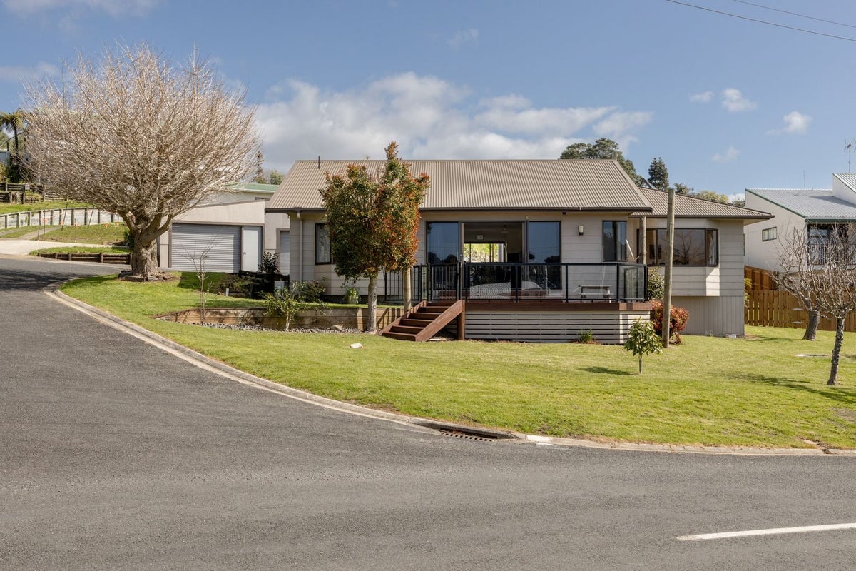 14 Harbour View Road, Tahawai, Katikati - Carousel 1