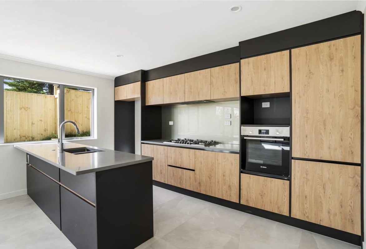 8/11 Celeste Place, Totara Vale, Auckland - Carousel 2