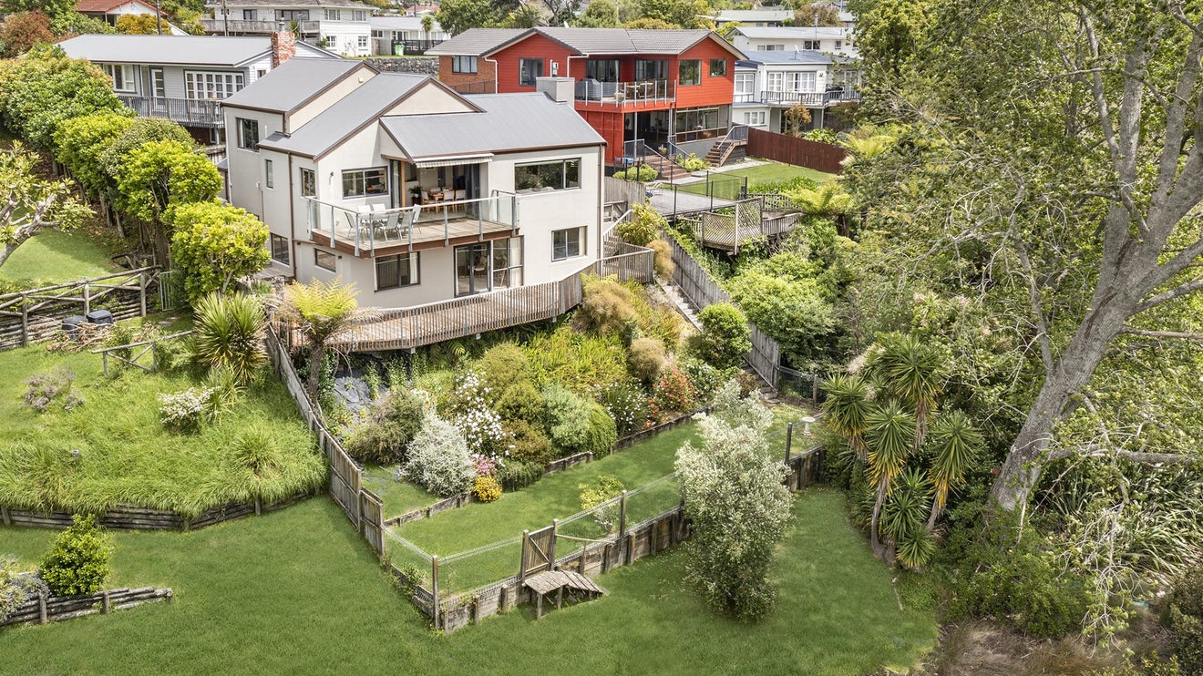 90A Tiroroa Avenue, Te Atatu South, Auckland - Carousel 1
