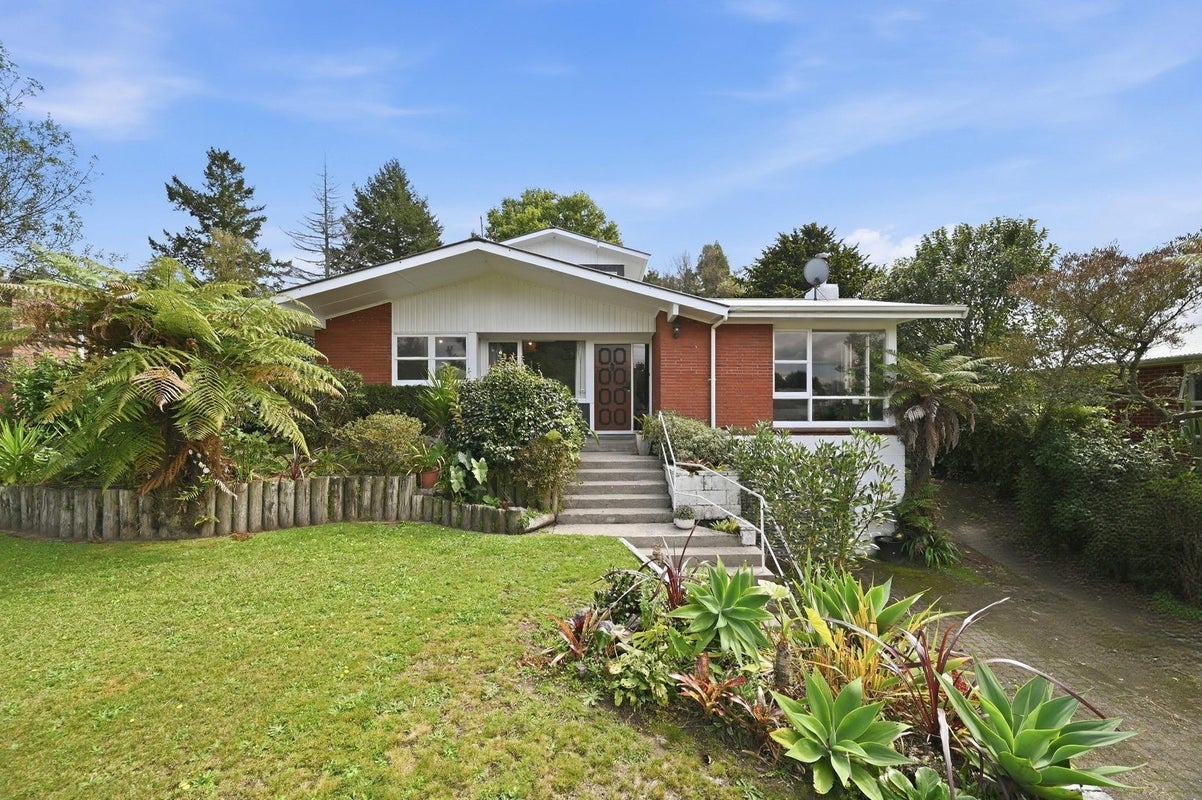 33 Simmonds Crescent, Springfield, Rotorua - Carousel 1