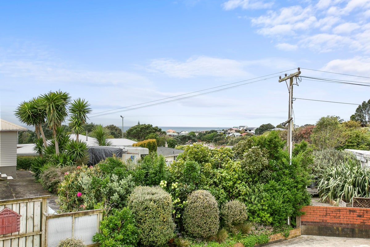 92/1B South Road, Moturoa, New Plymouth - Carousel 19