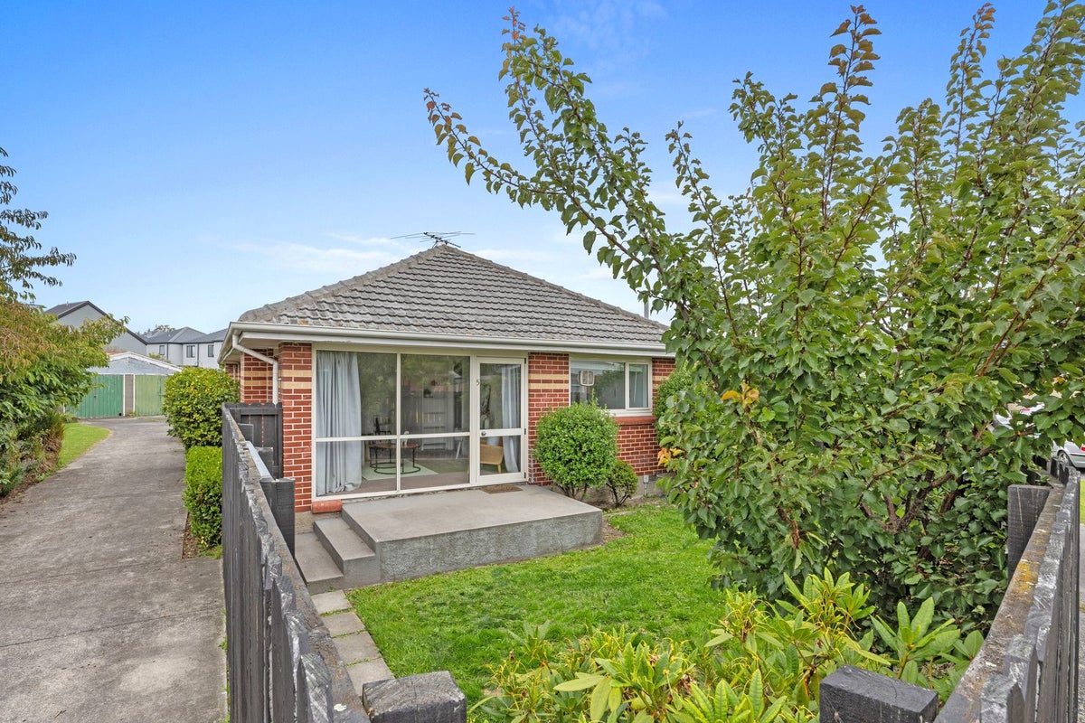 3/5 Trist Place, Edgeware, Christchurch - Carousel 1