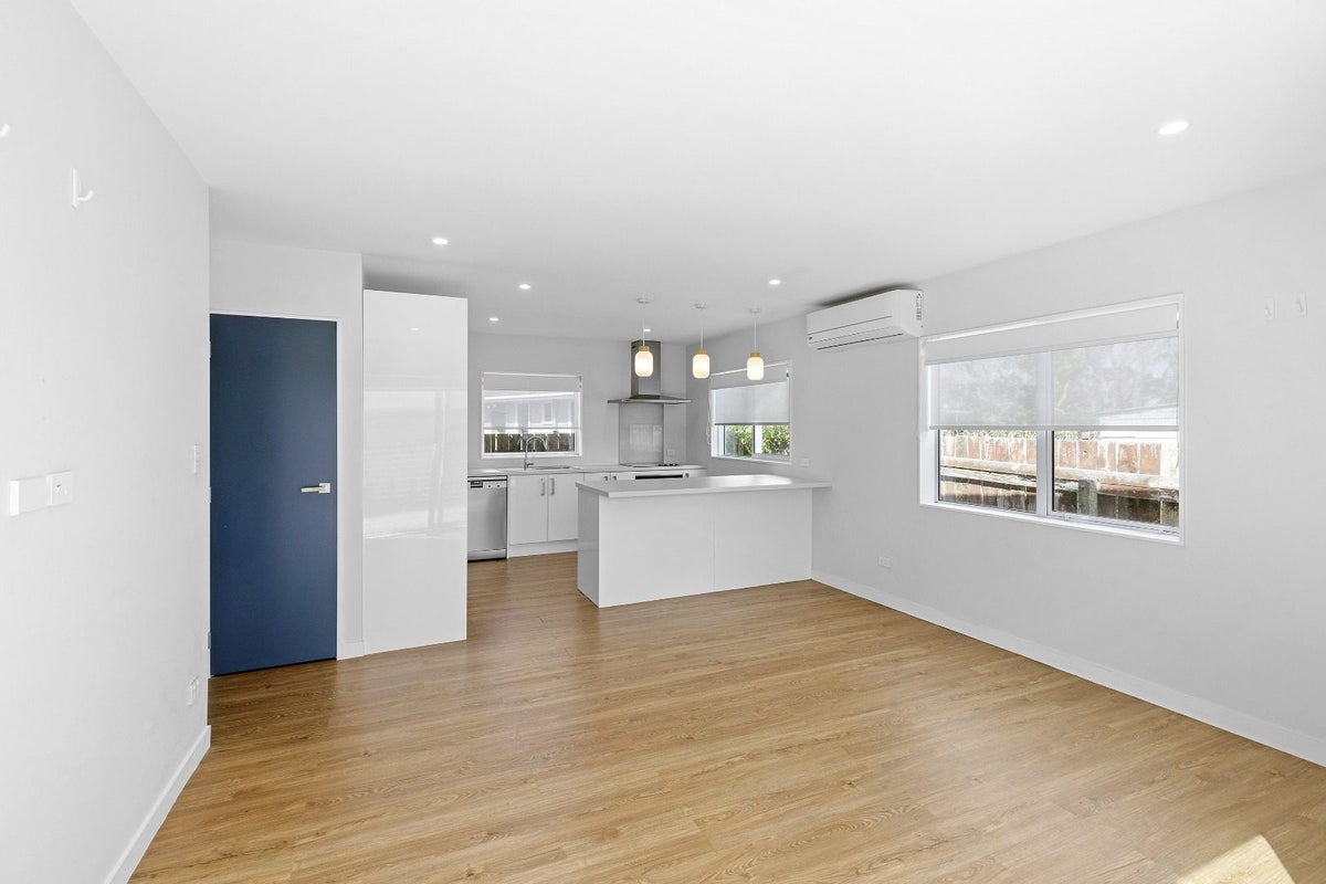 5A Balmain Street, Newlands, Wellington - Carousel 2