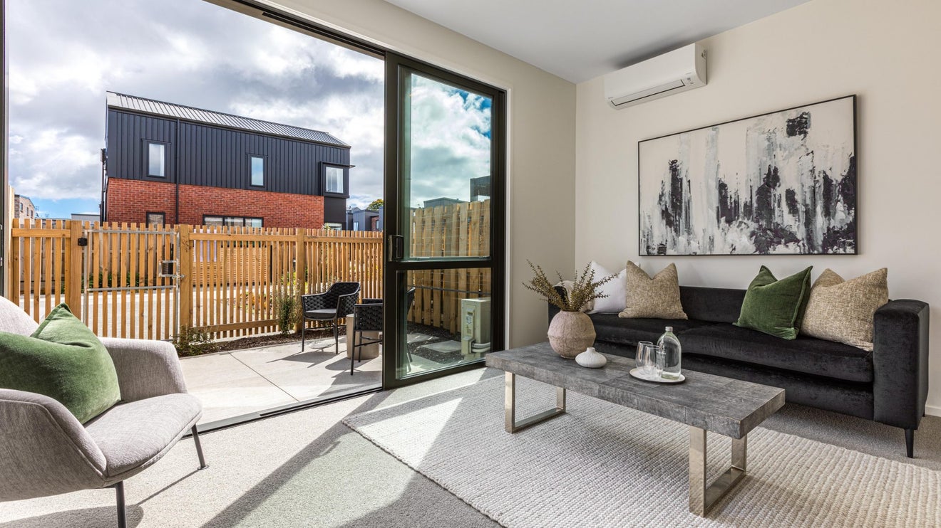 72 Tahuhu Road, Mount Wellington, Auckland - Carousel 1