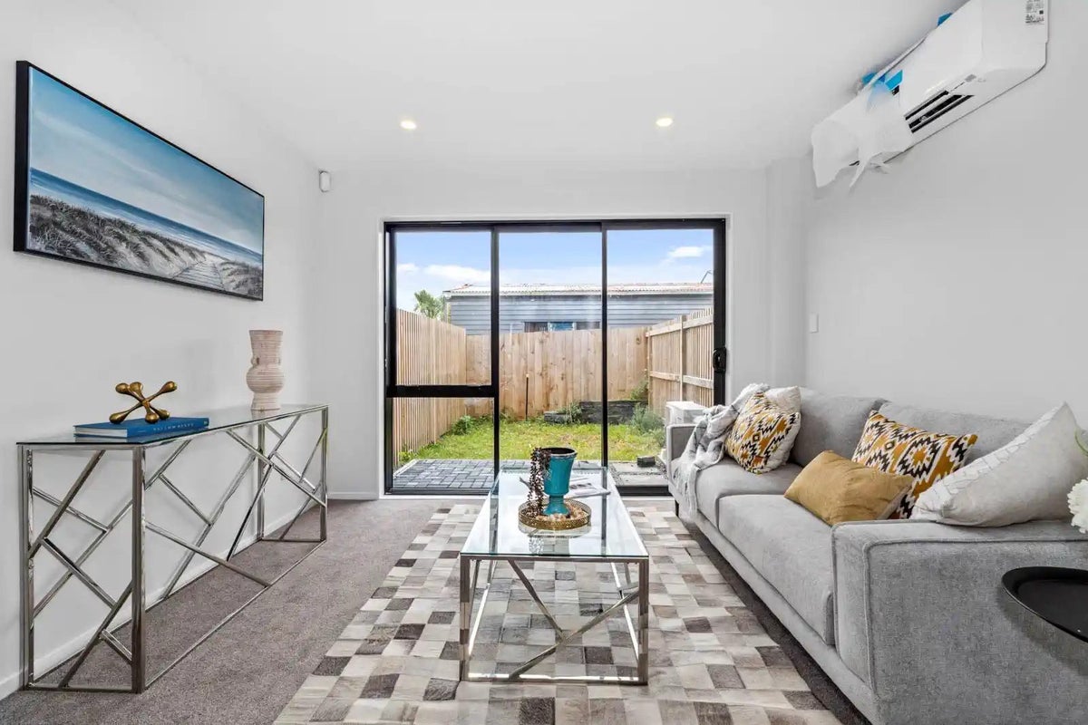 9/267 Great North Road, Henderson, Auckland - Carousel 1