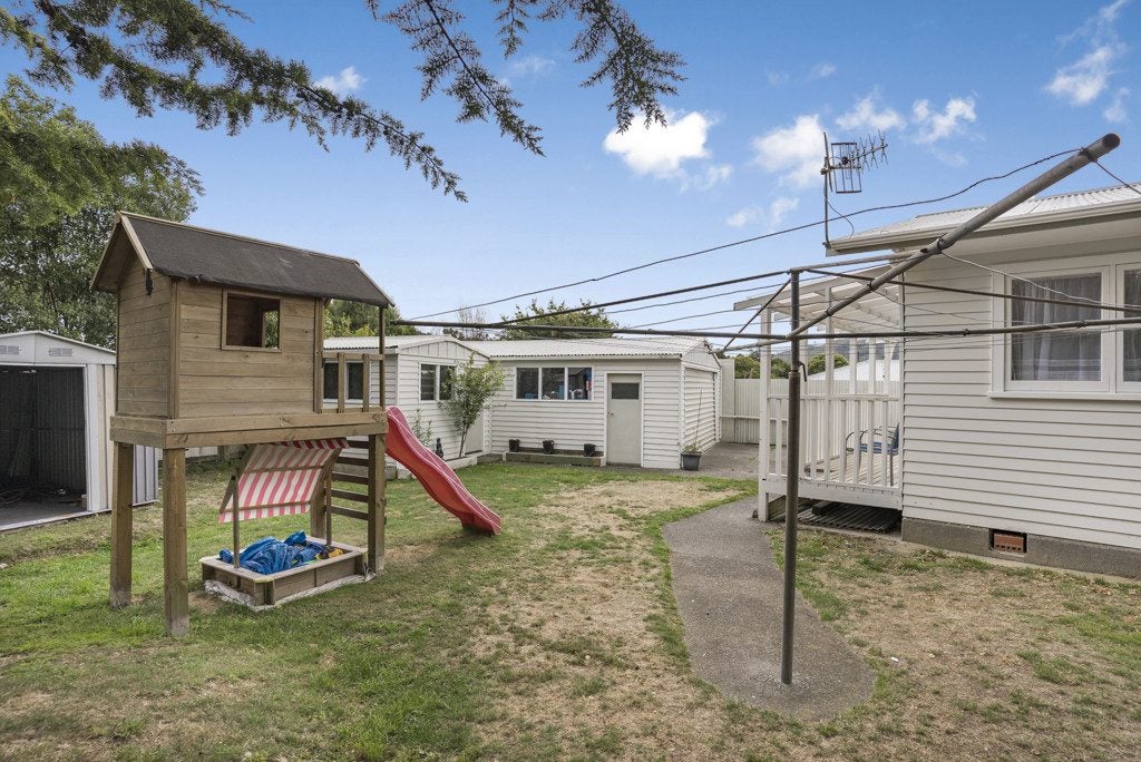54 Peel Place, Wainuiomata, Lower Hutt - Carousel 17