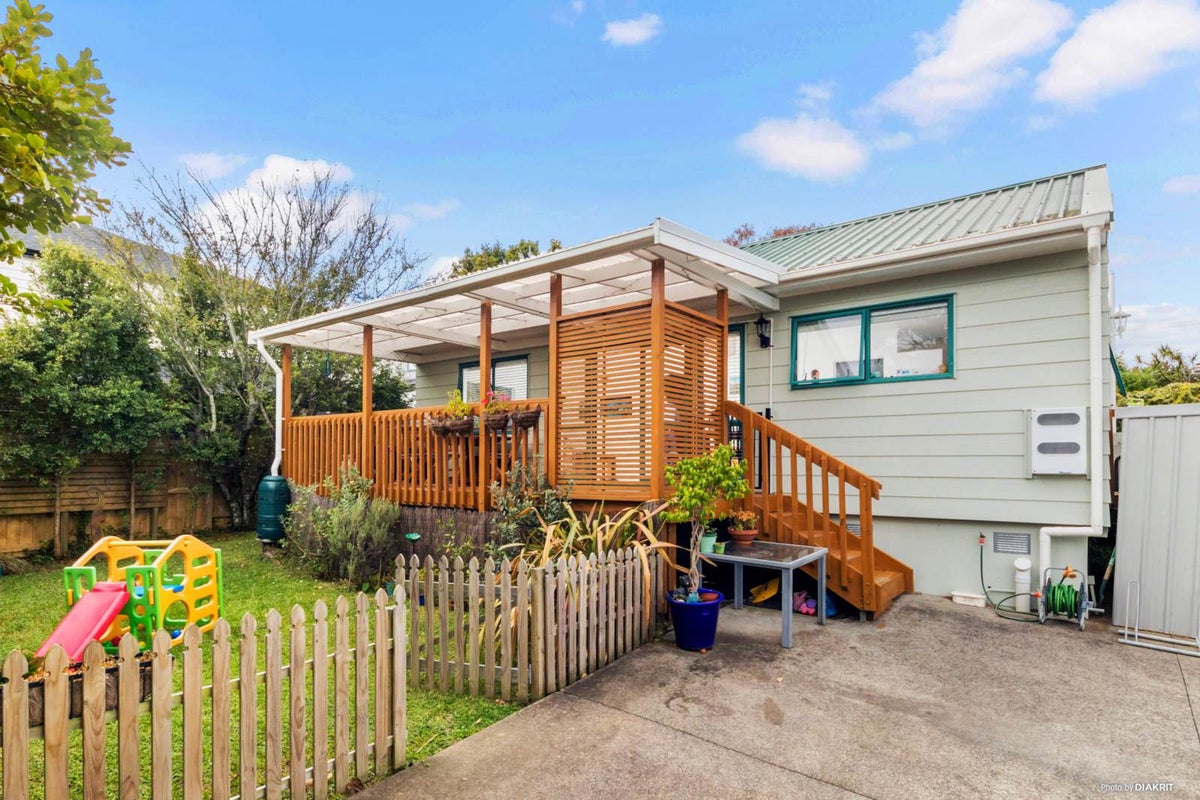 1A Hinau Street, New Lynn, Auckland - Carousel 1