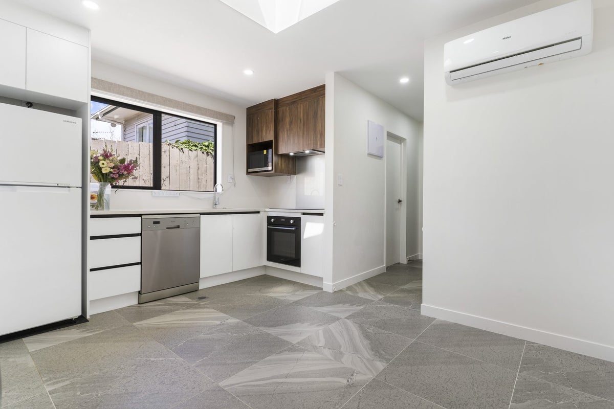 7/10 Alan Avenue, Henderson, Auckland - Carousel 1