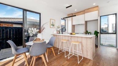 2/69 Wharf Road, Te Atatu Peninsula, Auckland - Carousel 1