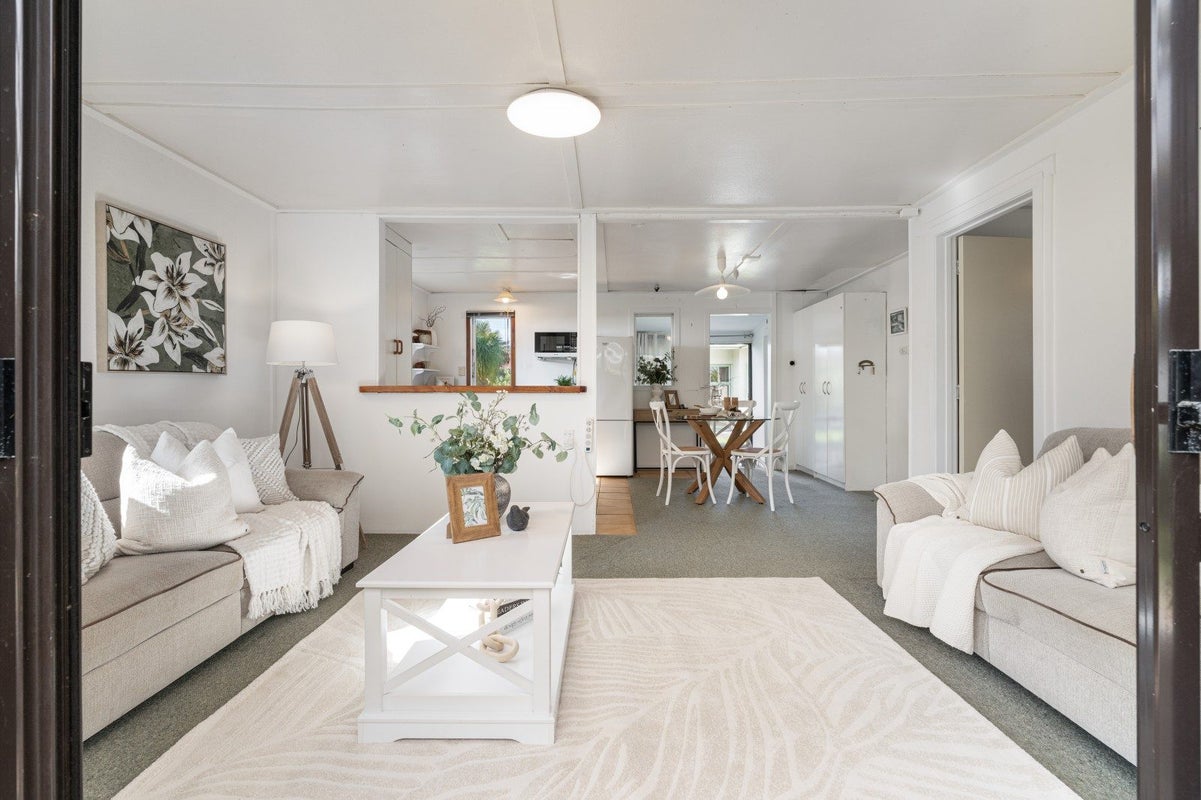 106B Beverley Terrace, Whangamatā - Carousel 1