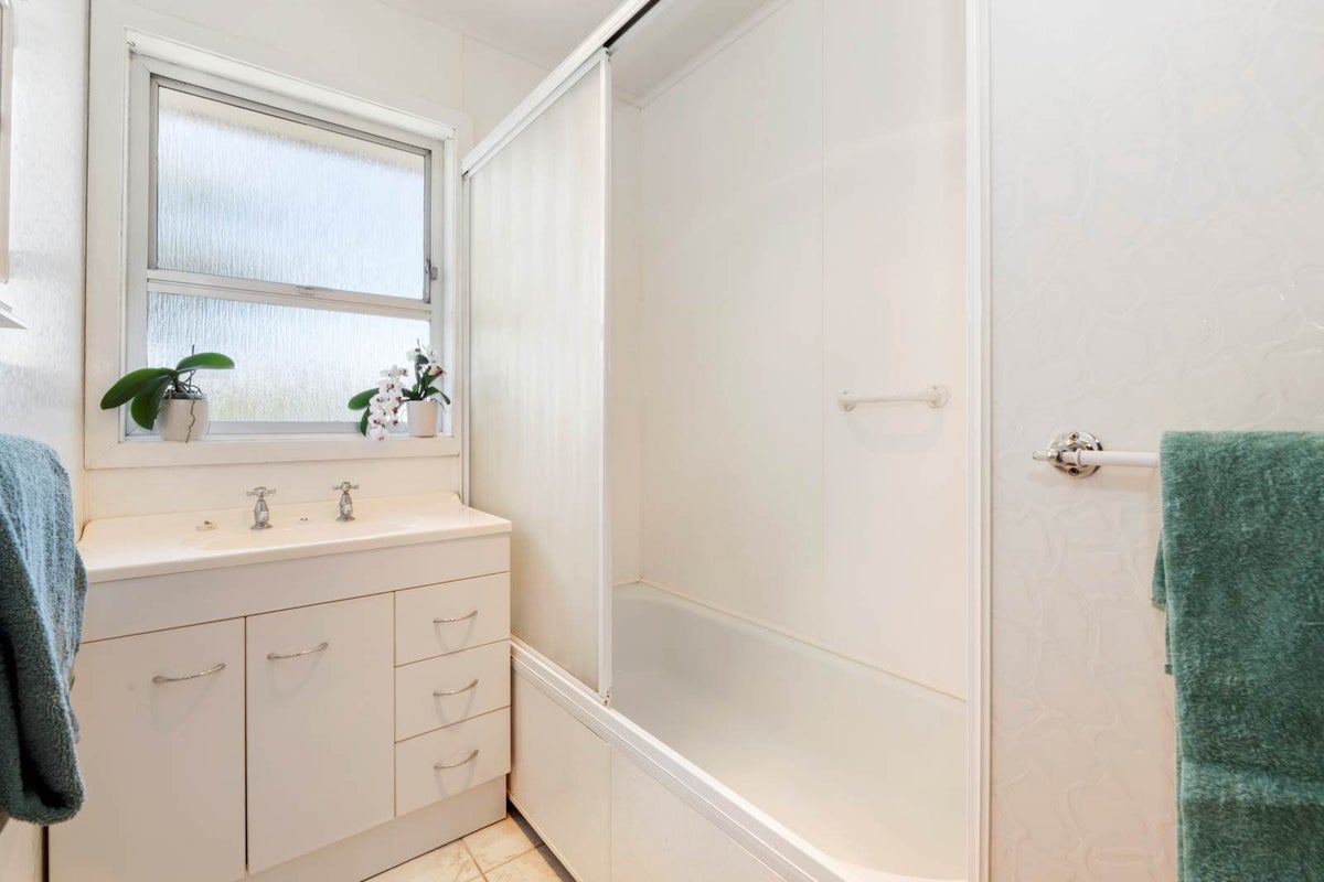 1/1 Bodi Place, Te Atatu South, Auckland - Carousel 15
