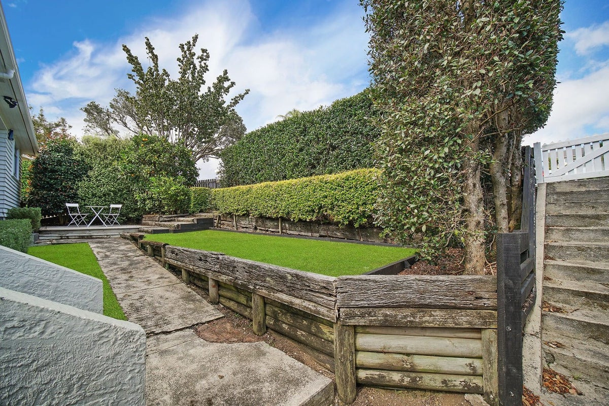 41 Kurahaupo Street, Orakei, Auckland - Carousel 16