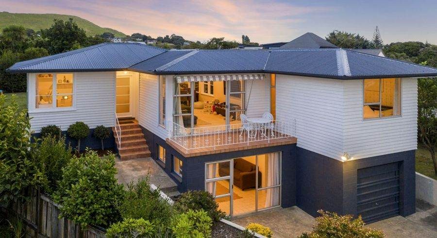 8 Sullivan Avenue, Mangere Bridge, Auckland - Carousel 1
