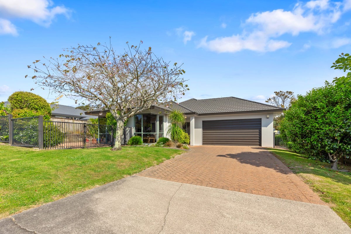 23 Solander Drive, Welcome Bay, Tauranga - Carousel 1
