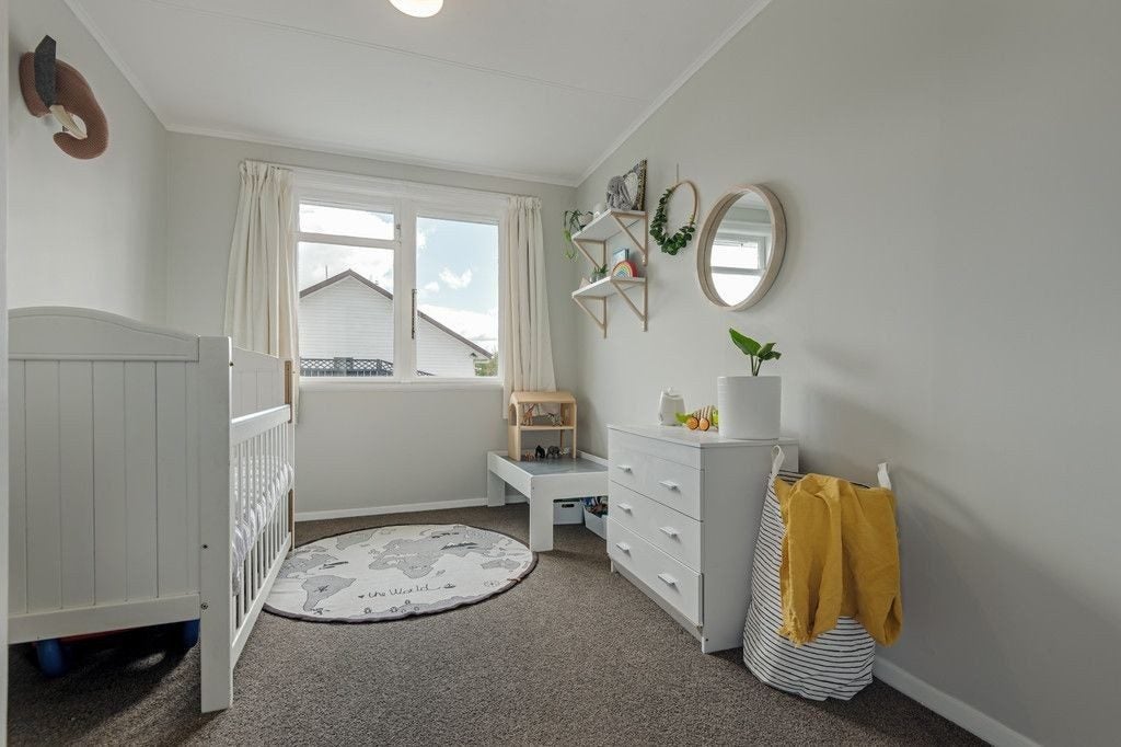 27 Ferguson Street, Awapuni, Palmerston North - Carousel 12