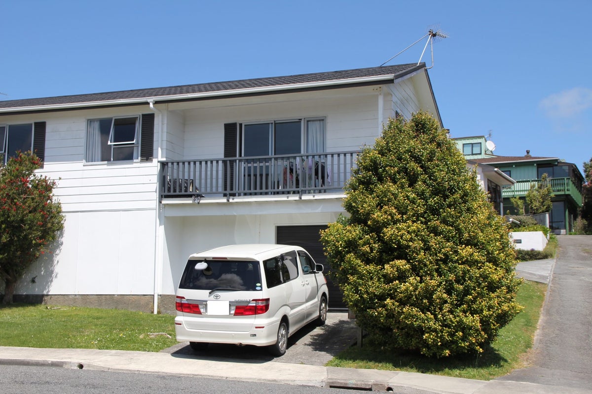 54A Cambrian Street, Churton Park, Wellington - Carousel 1