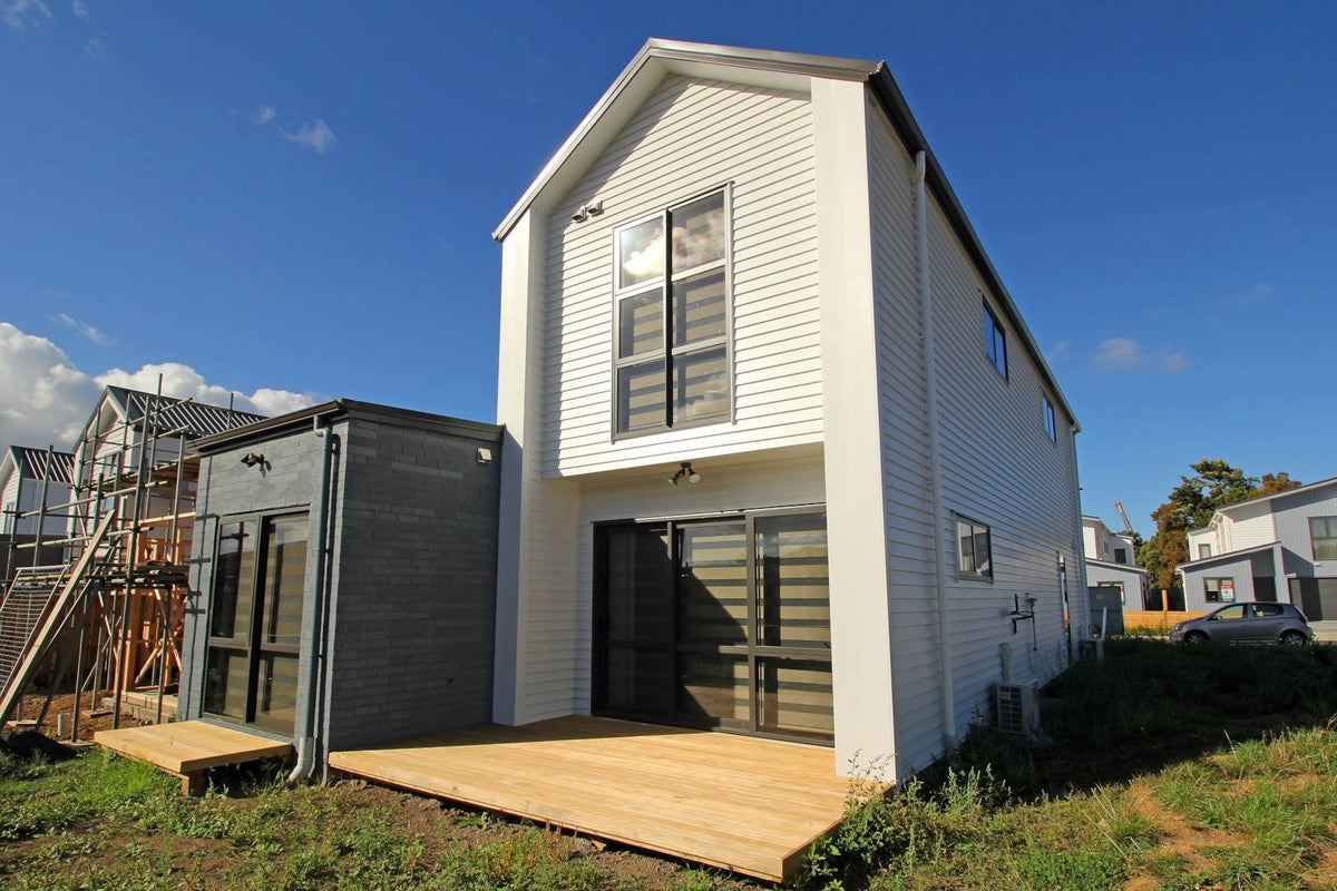 8 Tapuwae Way, Mangere Bridge, Auckland - Carousel 2