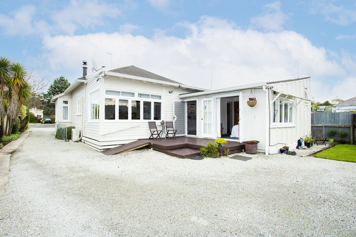 6 Iranui Road, Inner Kaiti, Gisborne - Carousel 1