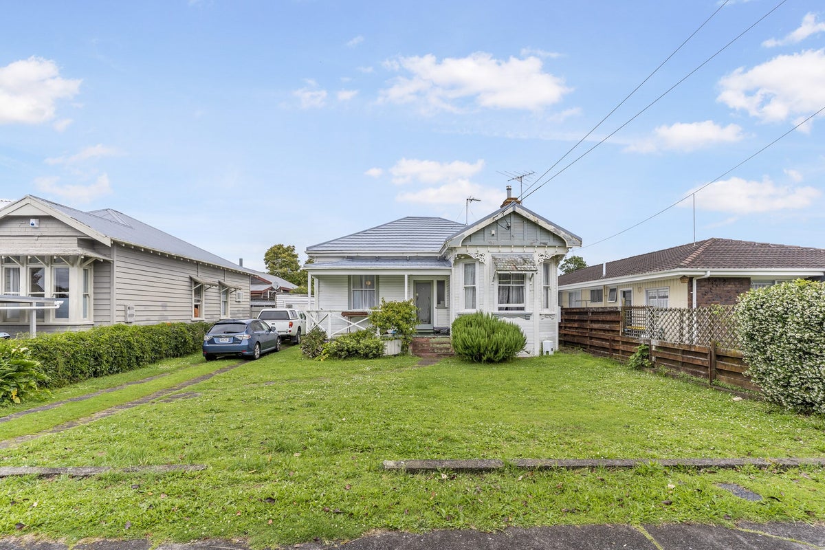 26 Coyle Street, Sandringham, Auckland - Carousel 1