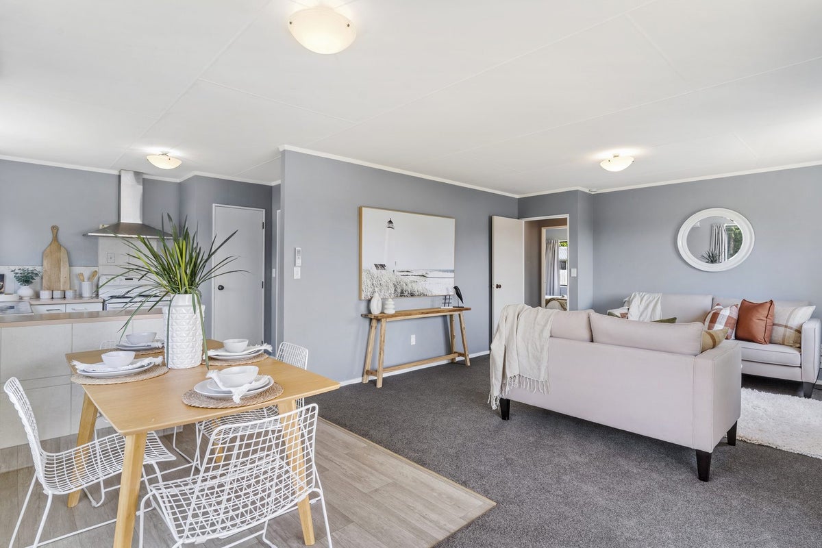 2 Portland Street, Welcome Bay, Tauranga - Carousel 2