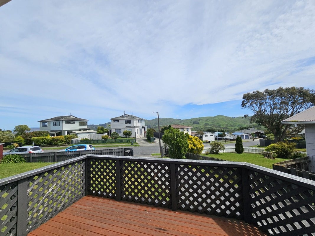 12 Outram Grove, Kelson, Lower Hutt - Carousel 2