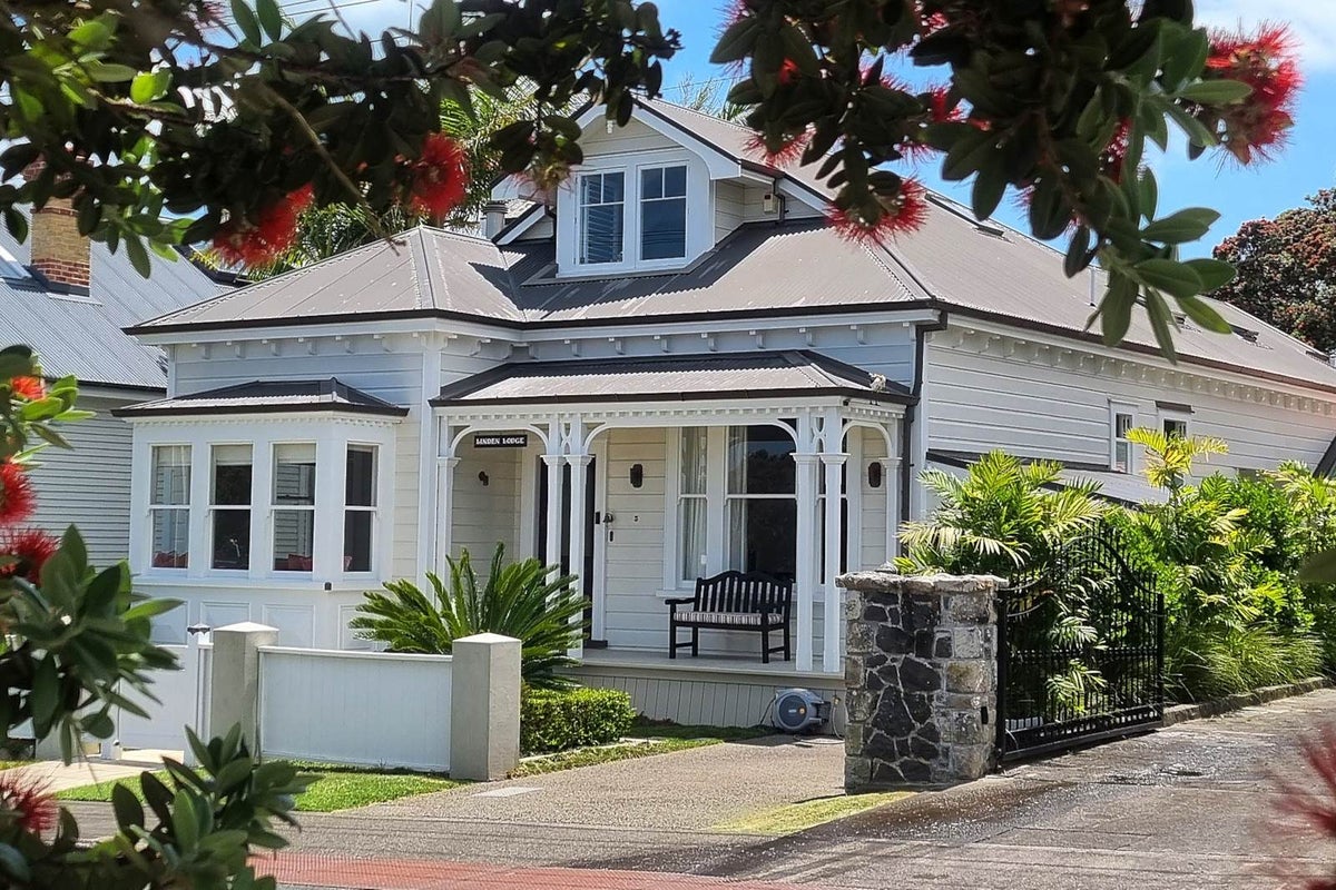 3 Jubilee Avenue, Devonport, Auckland - Carousel 1
