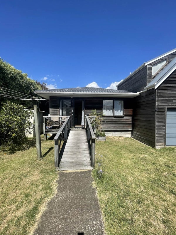 40 Walmer Road, Point Chevalier, Auckland - Carousel 1