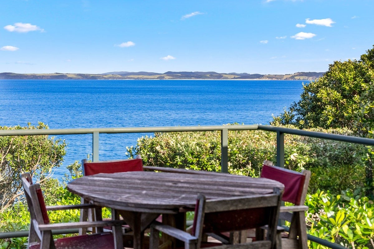 14 Penguin Street, Leigh - Carousel 1