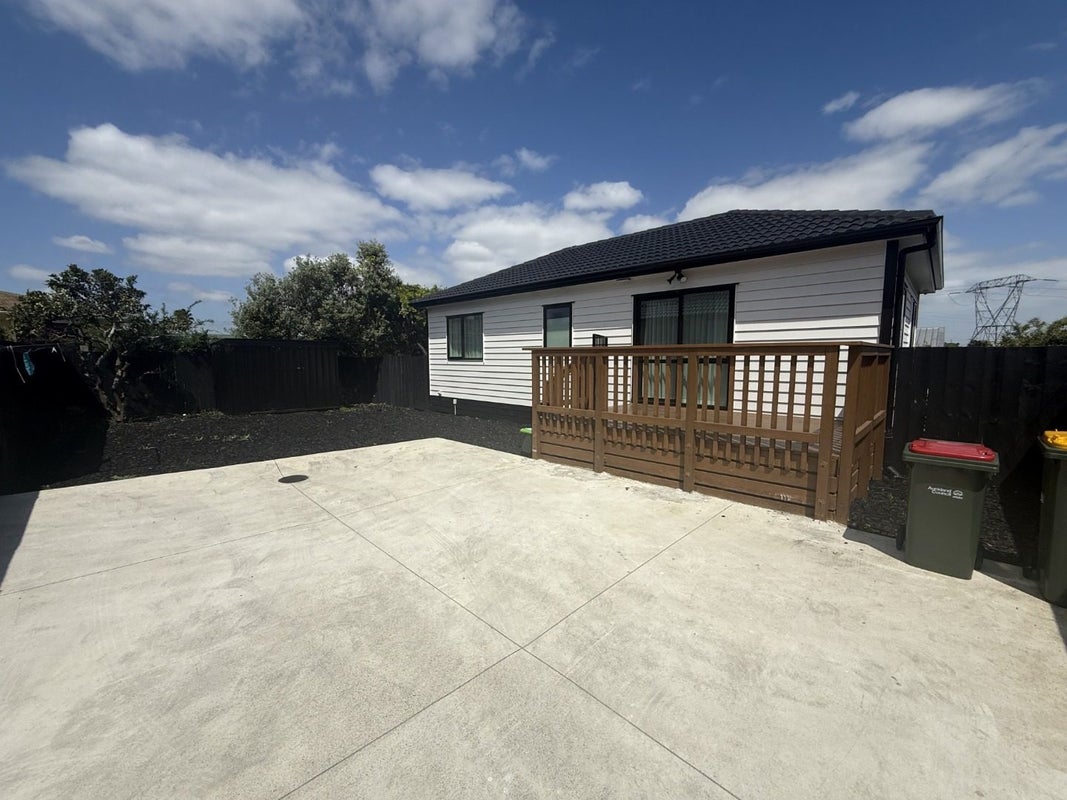 11 Doughty Place, Otara, Auckland - Carousel 1
