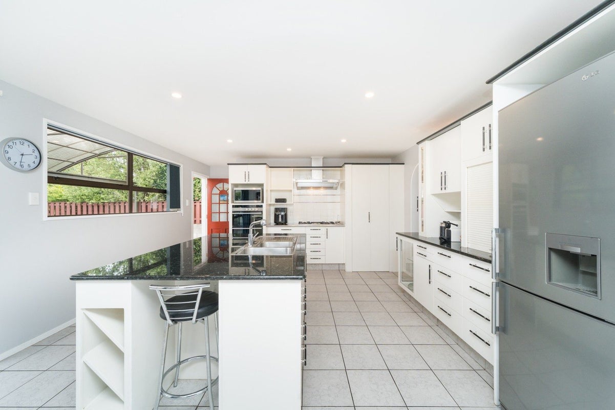 16 Akaroa Avenue, Awapuni, Palmerston North - Carousel 2