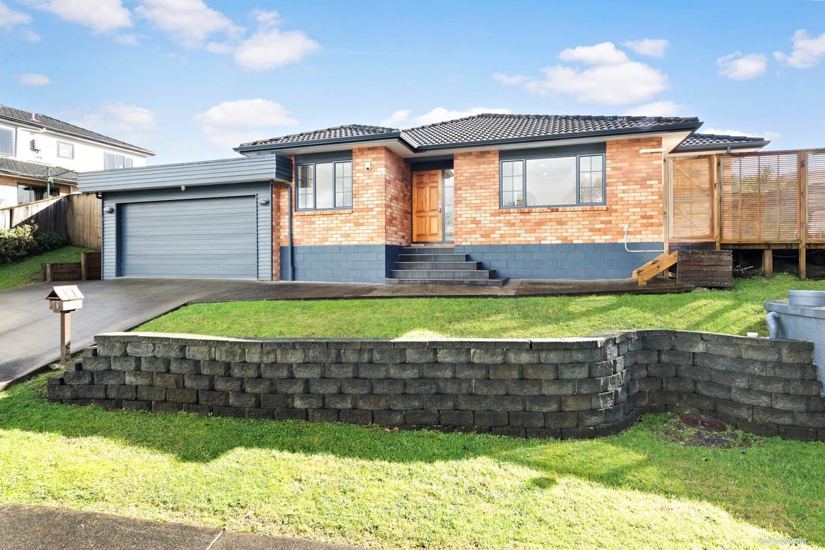 16 Bradnor Meadows Drive, Swanson, Auckland - Carousel 1