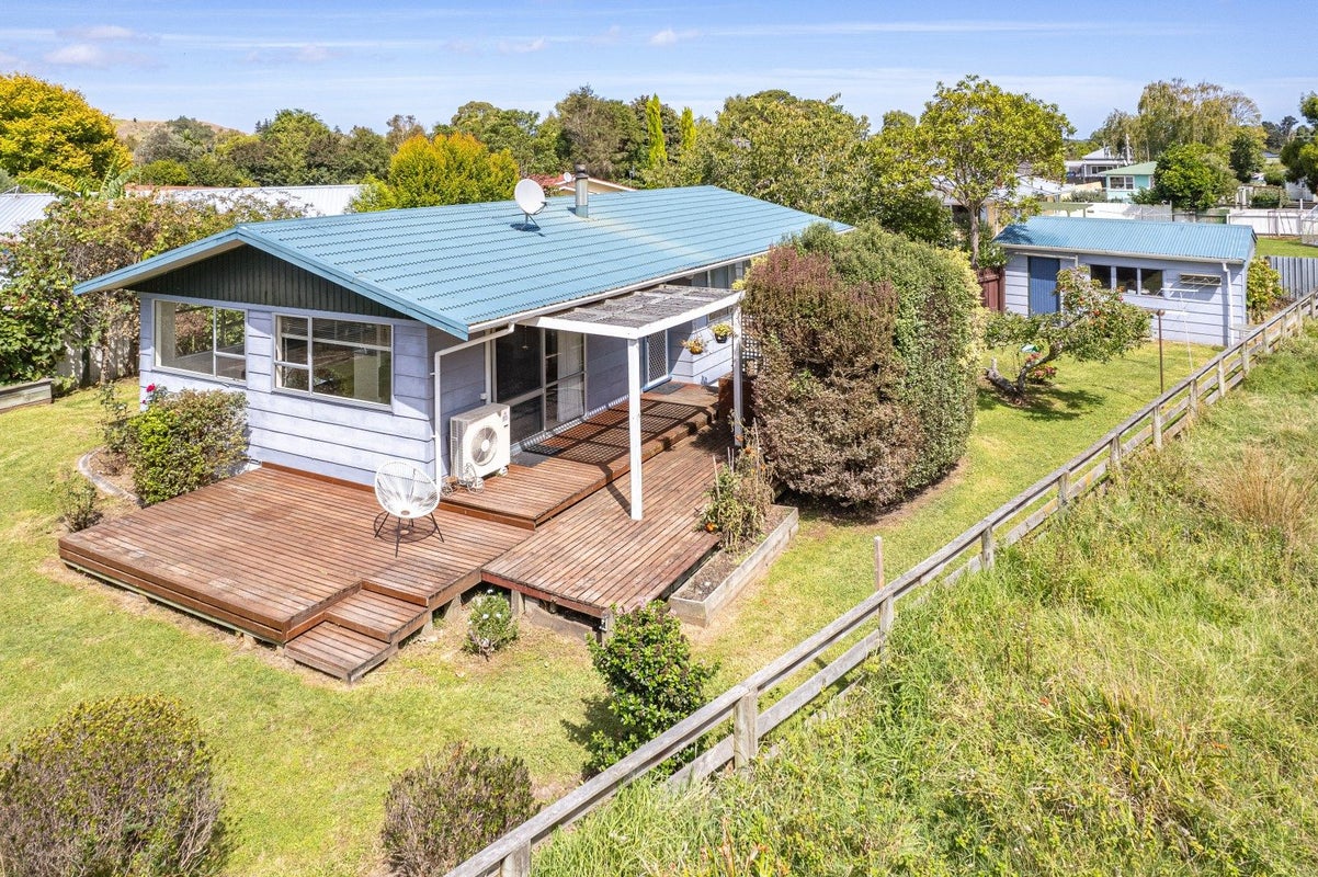 8 Photinia Place, Aramoho, Whanganui - Carousel 1