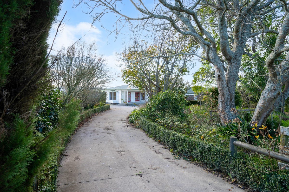 2/1111 Maungatautari Road, Maungatautari, Cambridge - Carousel 1