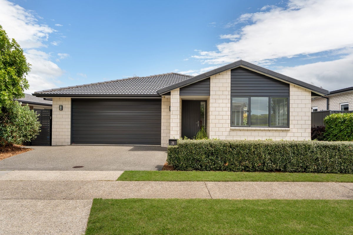 20 Raynor Crescent, Pyes Pa, Tauranga - Carousel 1