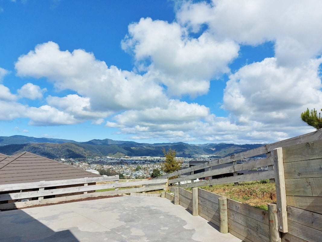 31 Percy Kinsman Crescent, Riverstone Terraces, Upper Hutt - Carousel 16