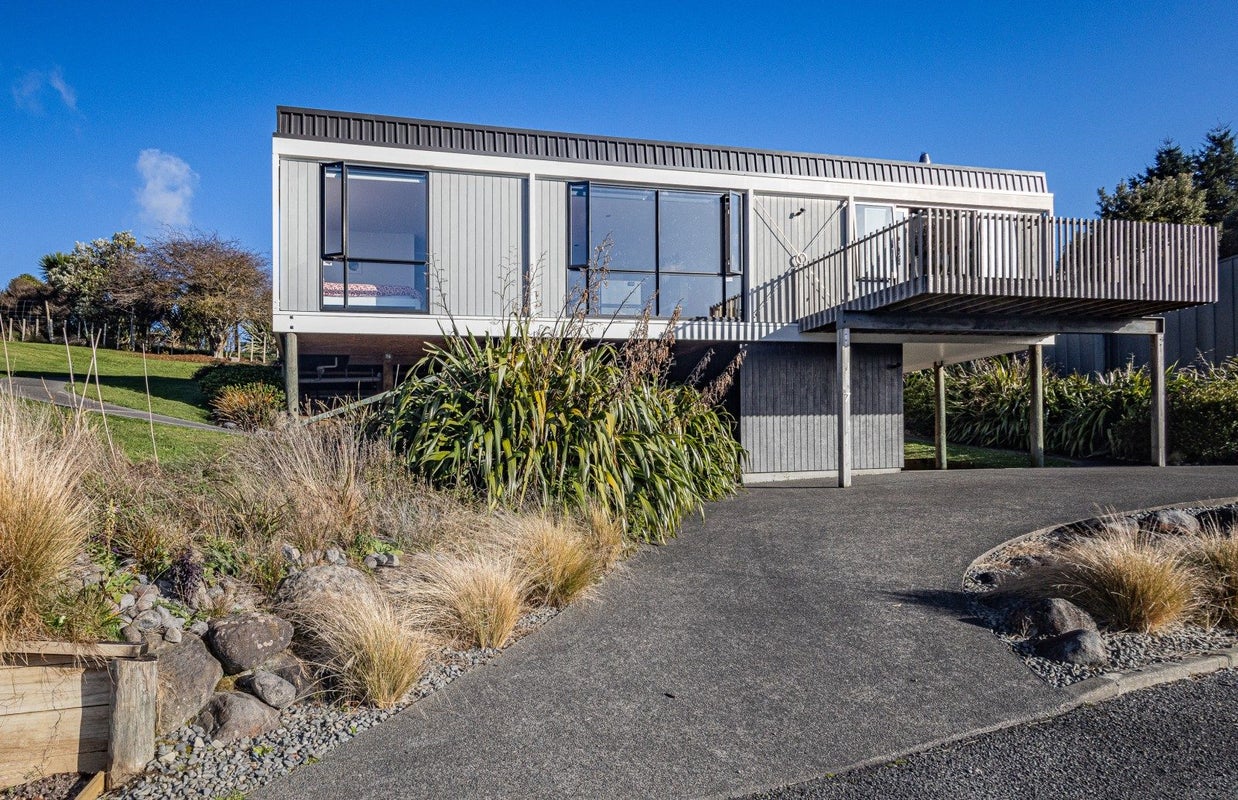 7 Huia Rise, Ohakune - Carousel 1